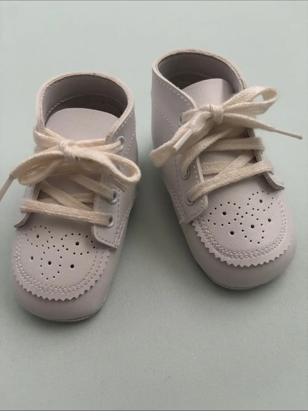 DARLING VINTAGE BABY GIRL CRIB SHOES